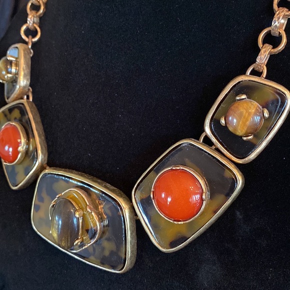 CHICO’S tortoise & gold necklace - Picture 4 of 11